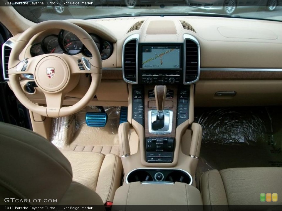Luxor Beige Interior Dashboard for the 2011 Porsche Cayenne Turbo #46551590