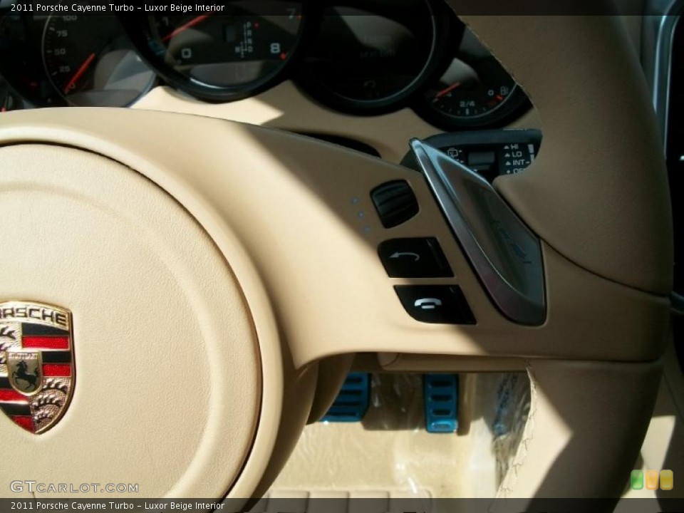 Luxor Beige Interior Controls for the 2011 Porsche Cayenne Turbo #46551641