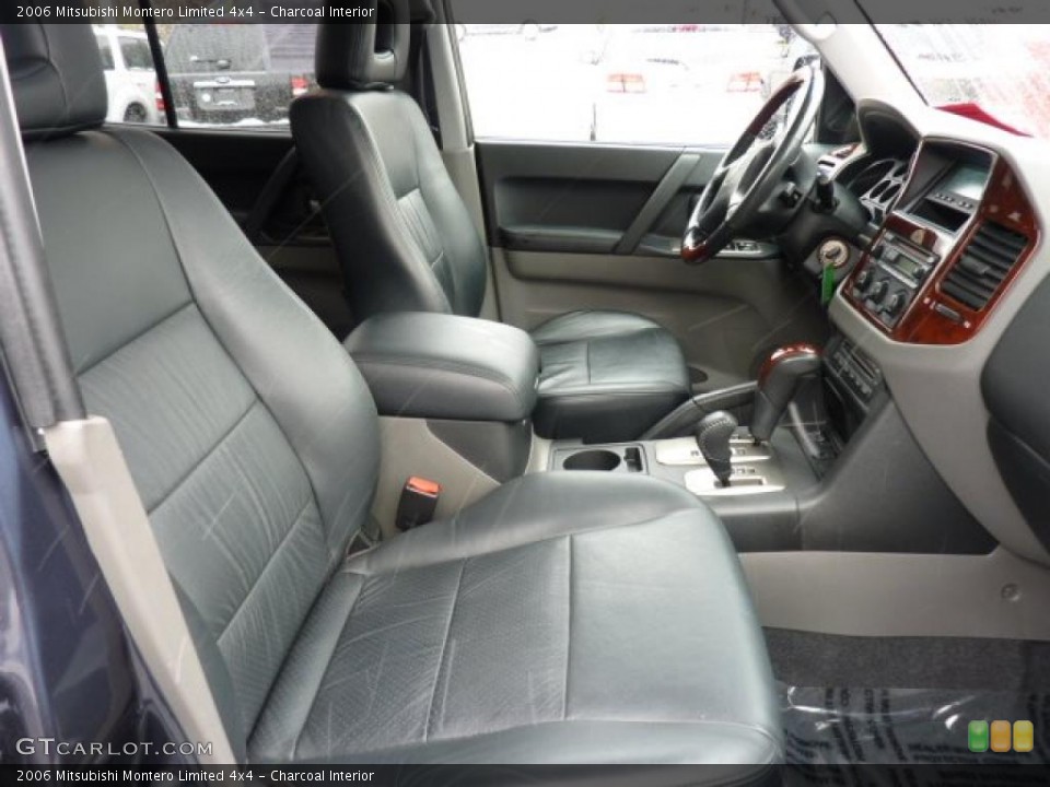 Charcoal Interior Photo for the 2006 Mitsubishi Montero Limited 4x4 #46556846