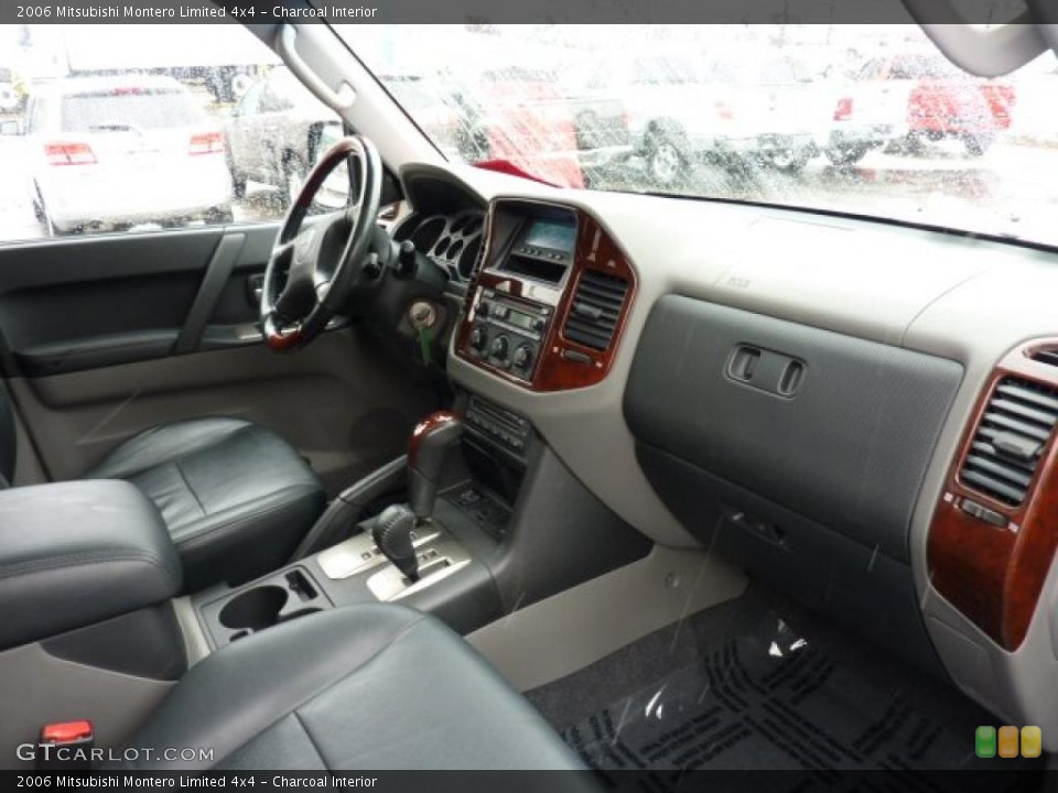 Charcoal Interior Photo for the 2006 Mitsubishi Montero Limited 4x4 #46556849