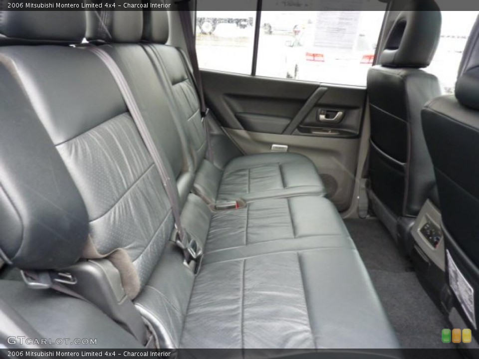Charcoal Interior Photo for the 2006 Mitsubishi Montero Limited 4x4 #46556855