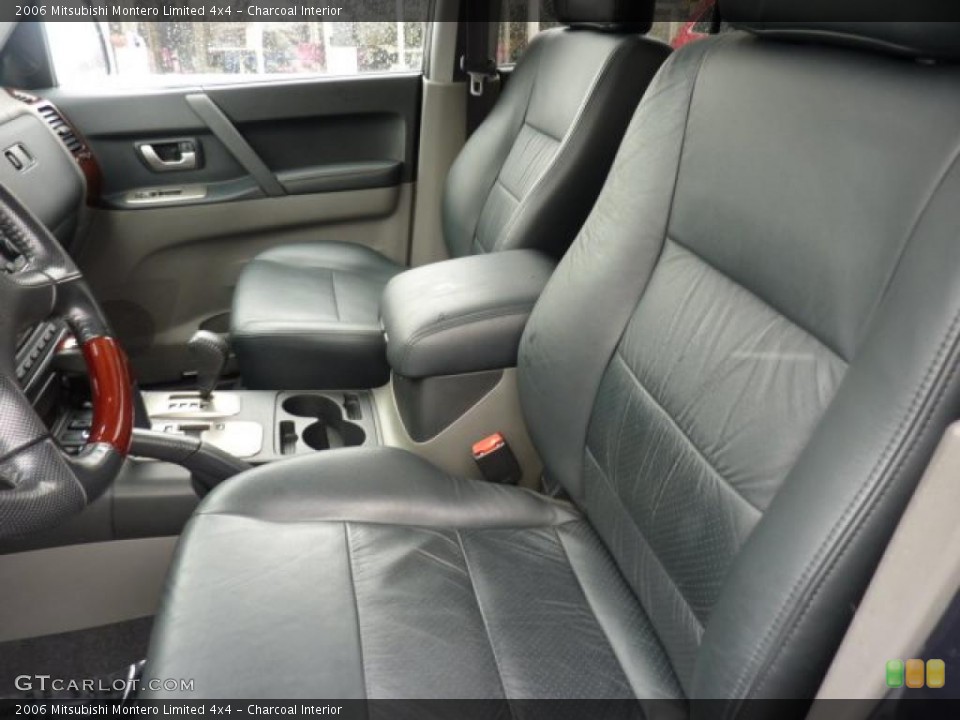 Charcoal Interior Photo for the 2006 Mitsubishi Montero Limited 4x4 #46556870