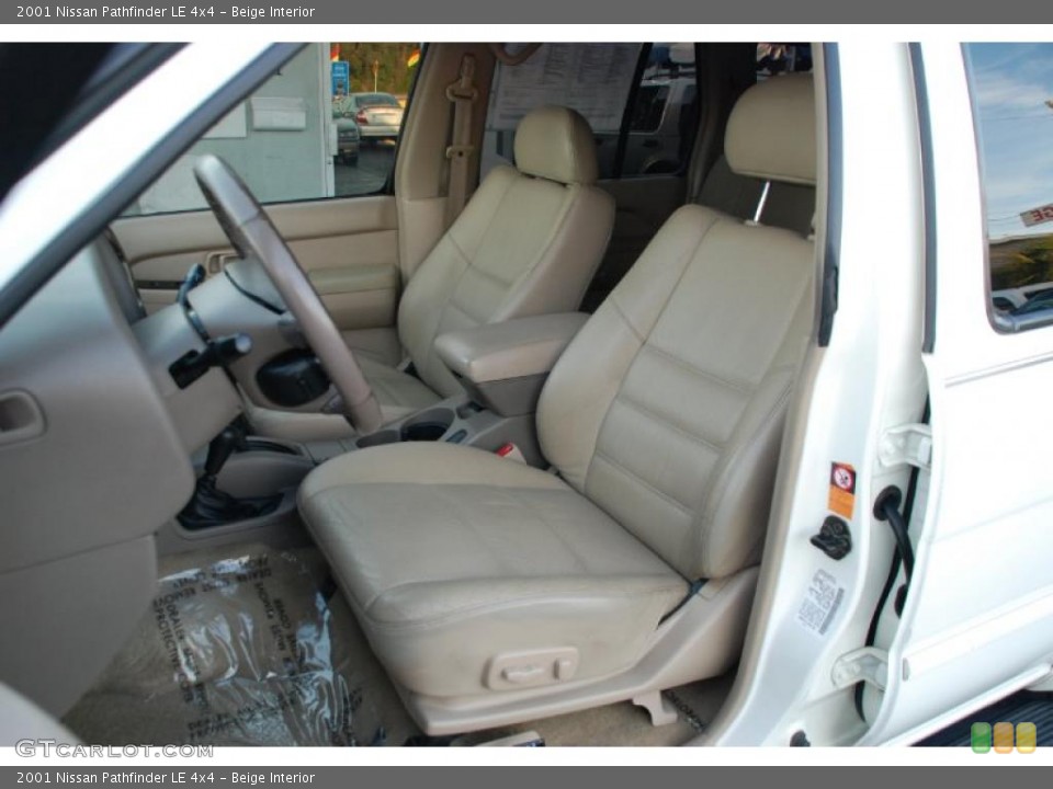 Beige Interior Photo for the 2001 Nissan Pathfinder LE 4x4 #46557224
