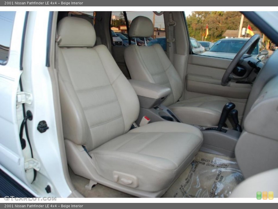 Beige Interior Photo for the 2001 Nissan Pathfinder LE 4x4 #46557309