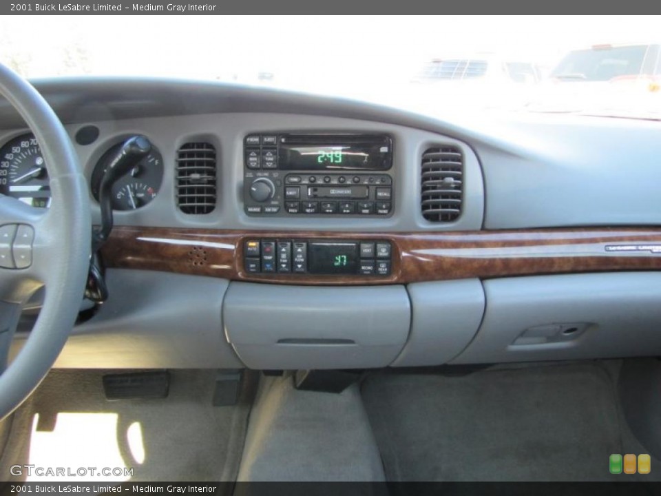 Medium Gray Interior Controls for the 2001 Buick LeSabre Limited #46558224
