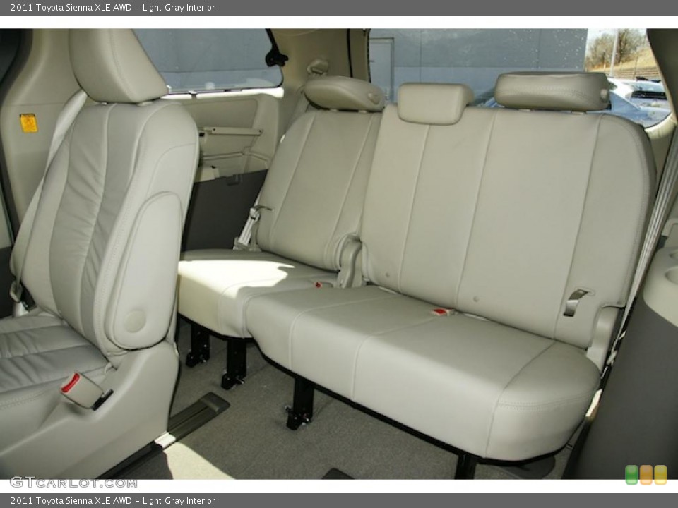 Light Gray Interior Photo for the 2011 Toyota Sienna XLE AWD #46569124