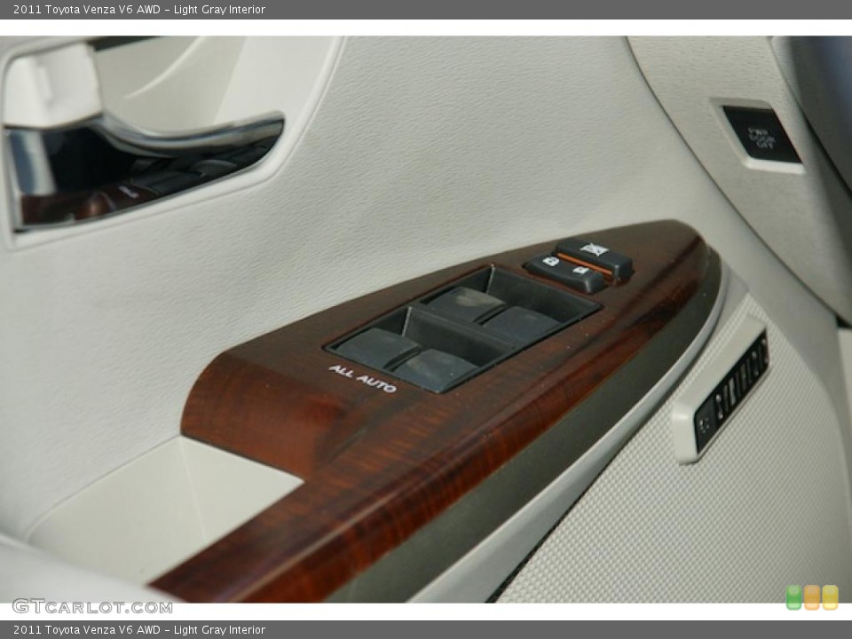 Light Gray Interior Controls for the 2011 Toyota Venza V6 AWD #46569916
