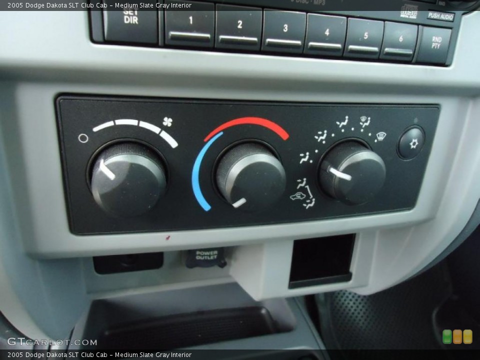 Medium Slate Gray Interior Controls for the 2005 Dodge Dakota SLT Club Cab #46570165