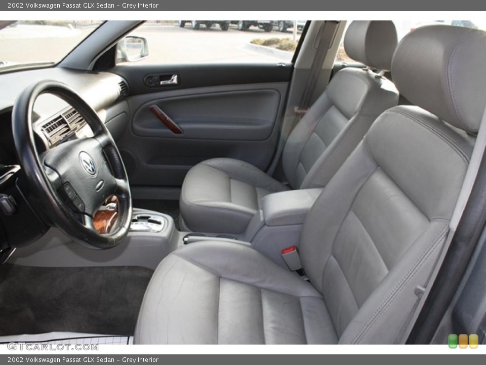 Grey Interior Photo for the 2002 Volkswagen Passat GLX Sedan #46574401