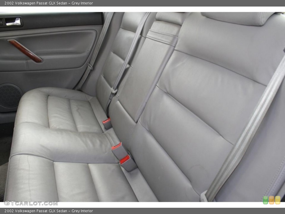 Grey Interior Photo for the 2002 Volkswagen Passat GLX Sedan #46574449