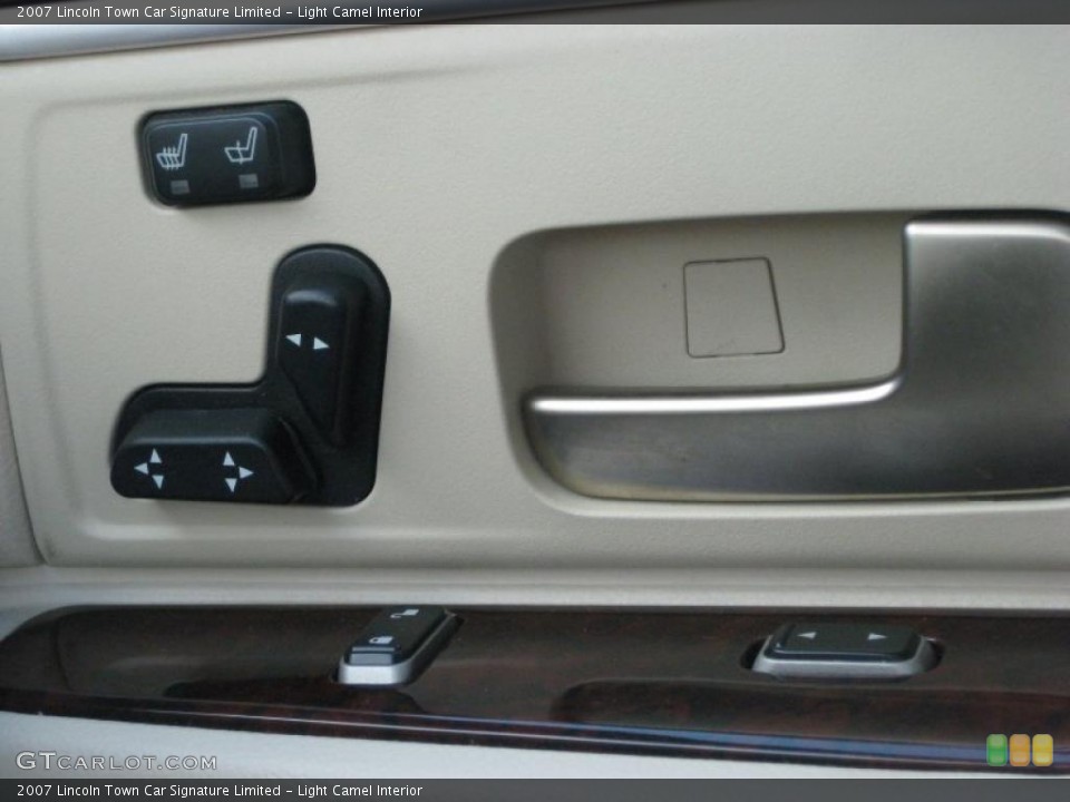 Light Camel Interior Controls for the 2007 Lincoln Town Car Signature Limited #46579412