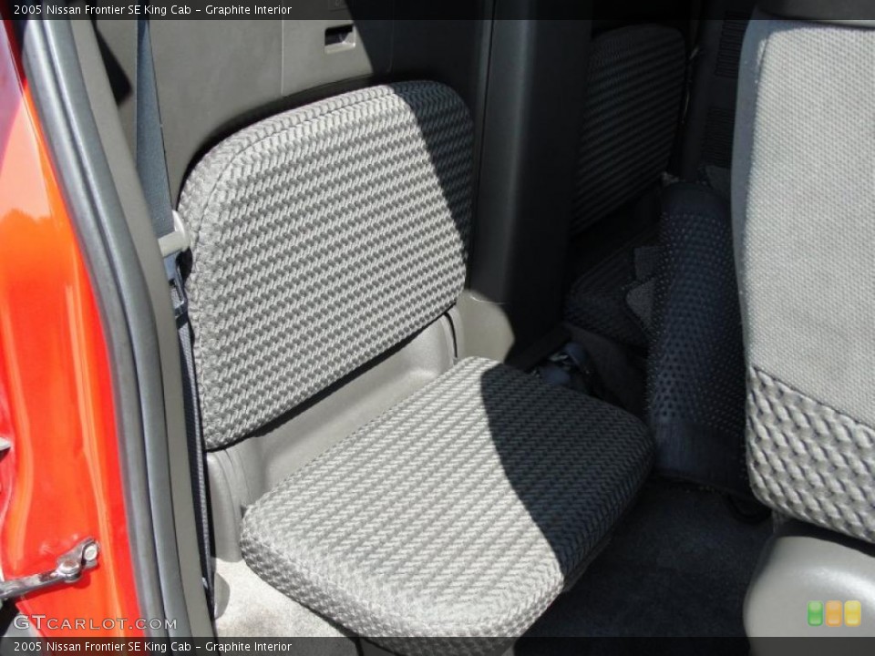 Graphite Interior Photo for the 2005 Nissan Frontier SE King Cab #46579541