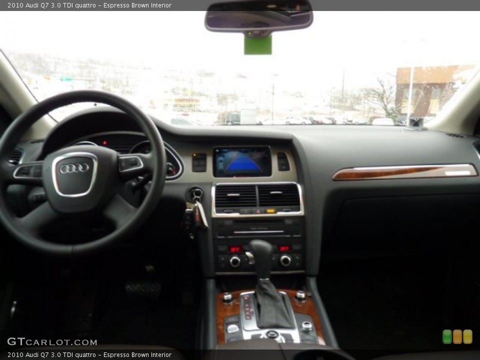 Espresso Brown Interior Dashboard for the 2010 Audi Q7 3.0 TDI quattro #46584318