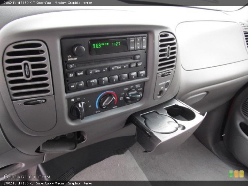 Medium Graphite Interior Controls for the 2002 Ford F150 XLT SuperCab #46587153