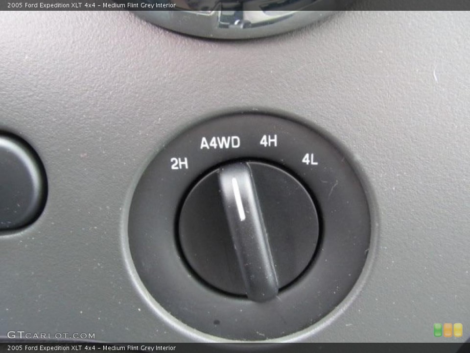 Medium Flint Grey Interior Controls for the 2005 Ford Expedition XLT 4x4 #46587606