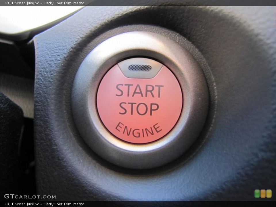 Black/Silver Trim Interior Controls for the 2011 Nissan Juke SV #46590570