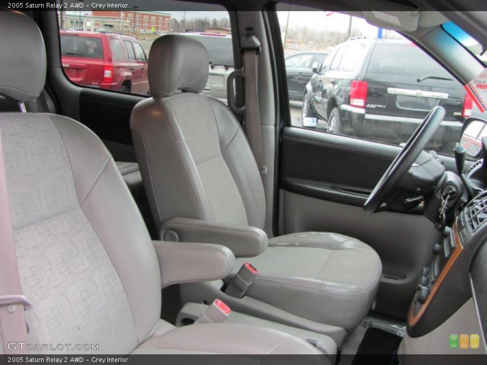 Grey Interior Photo for the 2005 Saturn Relay 2 AWD #46593596