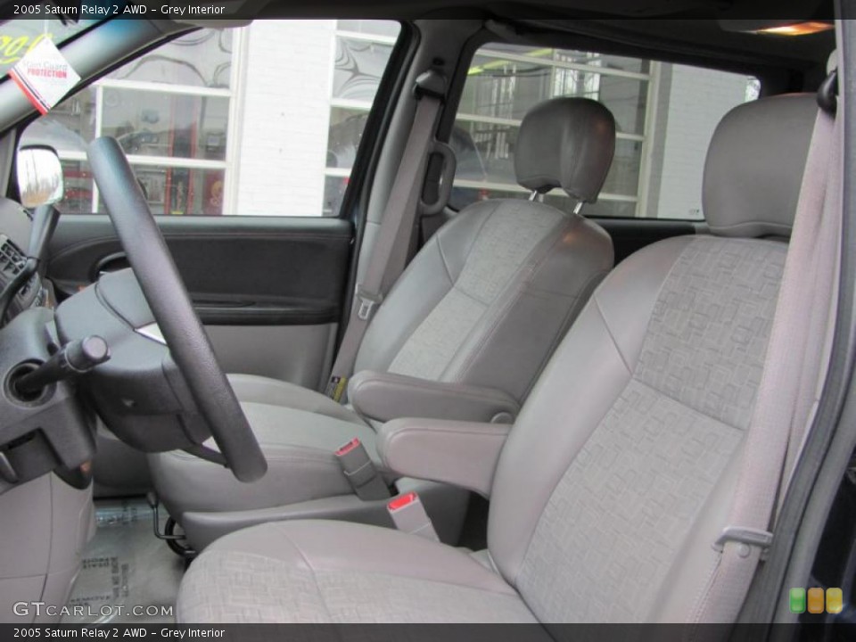 Grey Interior Photo for the 2005 Saturn Relay 2 AWD #46593686