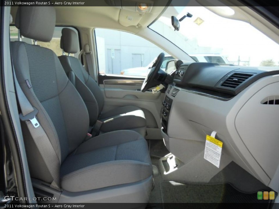 Aero Gray Interior Photo for the 2011 Volkswagen Routan S #46607214