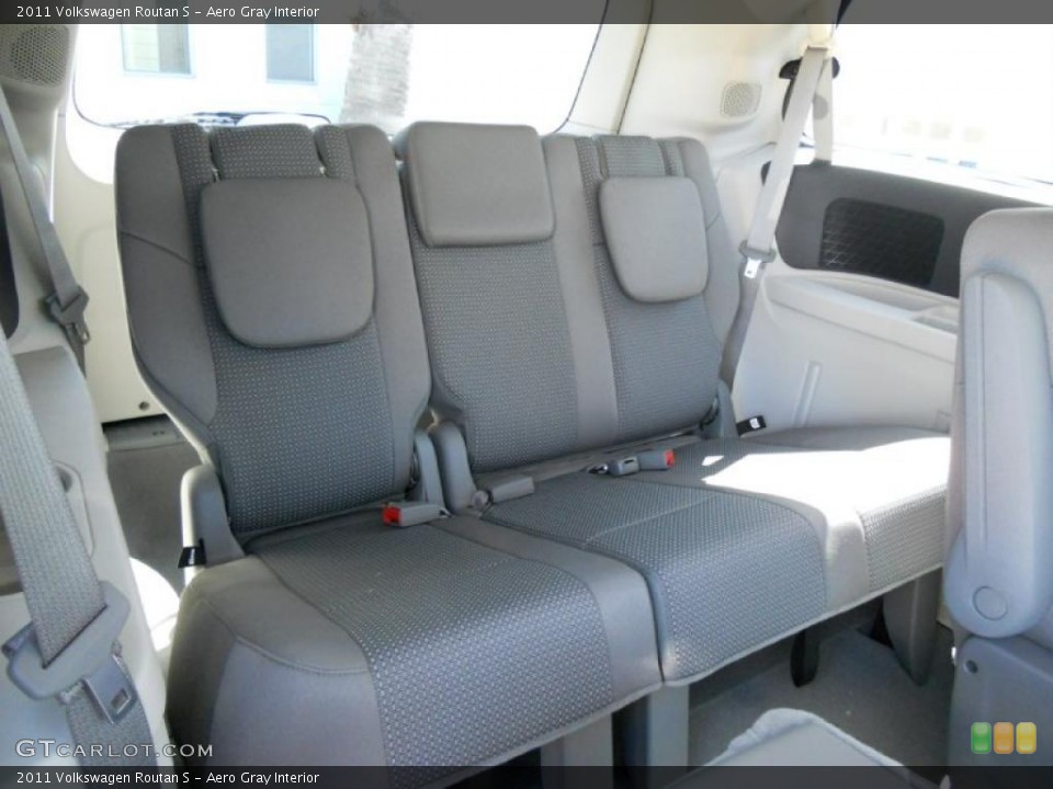 Aero Gray Interior Photo for the 2011 Volkswagen Routan S #46607220
