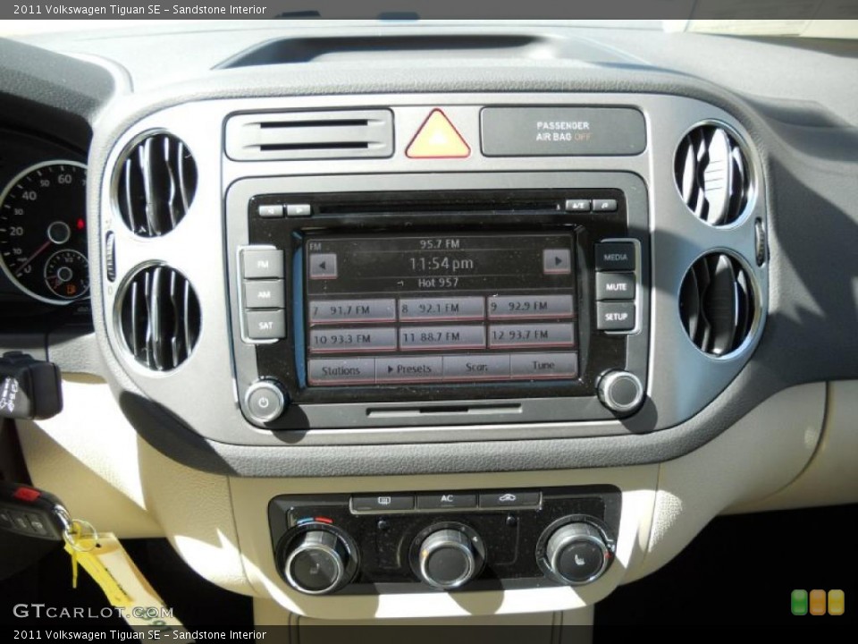 Sandstone Interior Controls for the 2011 Volkswagen Tiguan SE #46607917