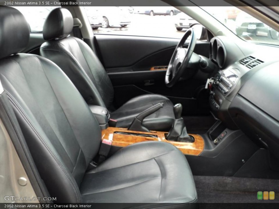 Charcoal Black Interior Photo for the 2002 Nissan Altima 3.5 SE #46623427
