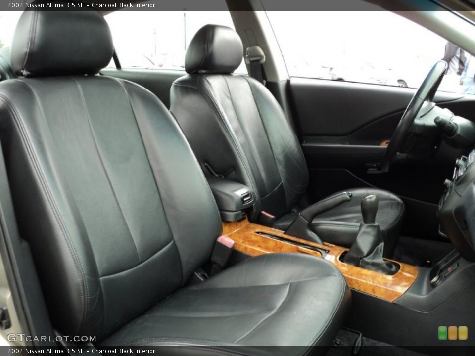 Charcoal Black Interior Photo for the 2002 Nissan Altima 3.5 SE #46623442