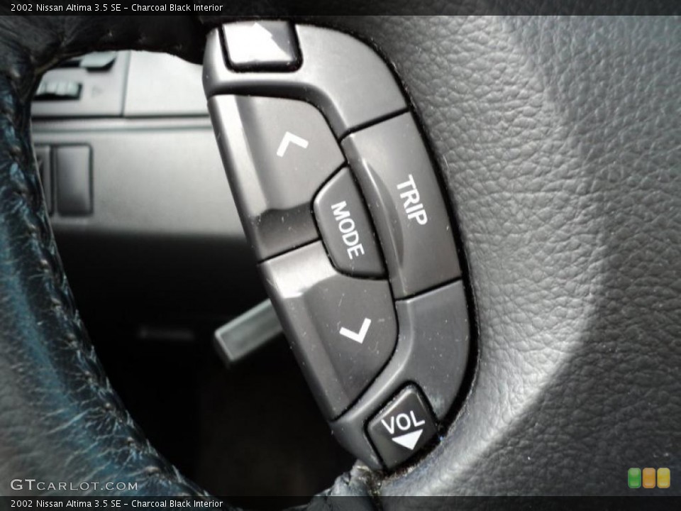 Charcoal Black Interior Controls for the 2002 Nissan Altima 3.5 SE #46623559