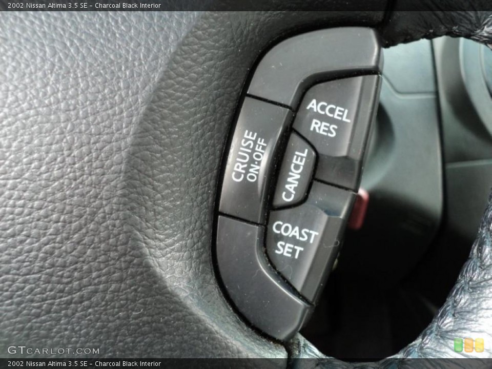 Charcoal Black Interior Controls for the 2002 Nissan Altima 3.5 SE #46623568
