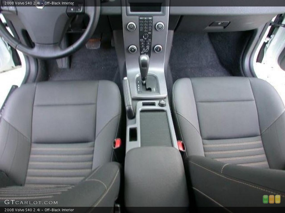 Off-Black Interior Photo for the 2008 Volvo S40 2.4i #46634384