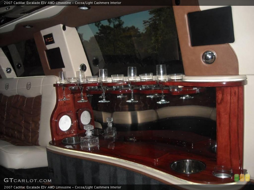 Cocoa/Light Cashmere Interior Photo for the 2007 Cadillac Escalade ESV AWD Limousine #46642973