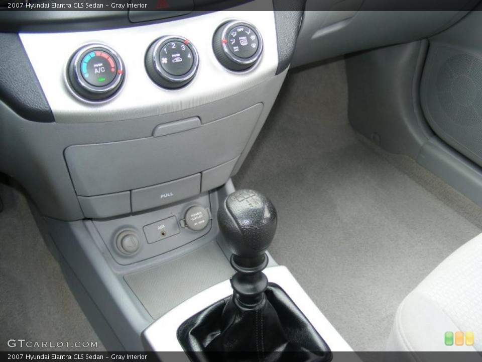 Gray Interior Transmission for the 2007 Hyundai Elantra GLS Sedan #46650395