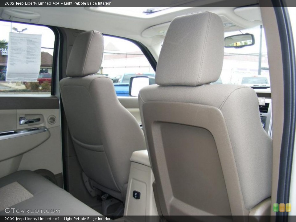 Light Pebble Beige Interior Photo for the 2009 Jeep Liberty Limited 4x4 #46651211