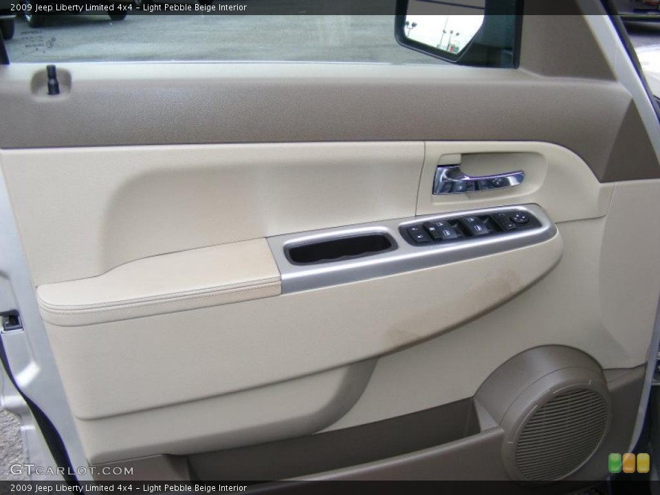 Light Pebble Beige Interior Door Panel for the 2009 Jeep Liberty Limited 4x4 #46651229