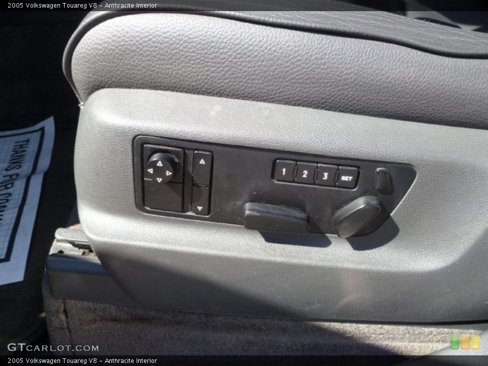 Anthracite Interior Controls for the 2005 Volkswagen Touareg V8 #46651292
