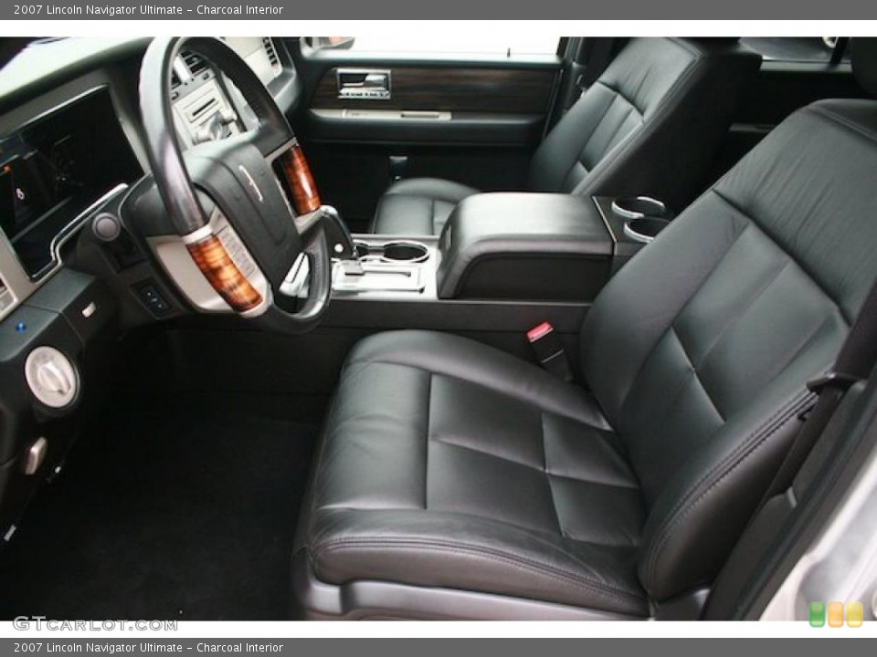 Charcoal Interior Photo for the 2007 Lincoln Navigator Ultimate #46652771