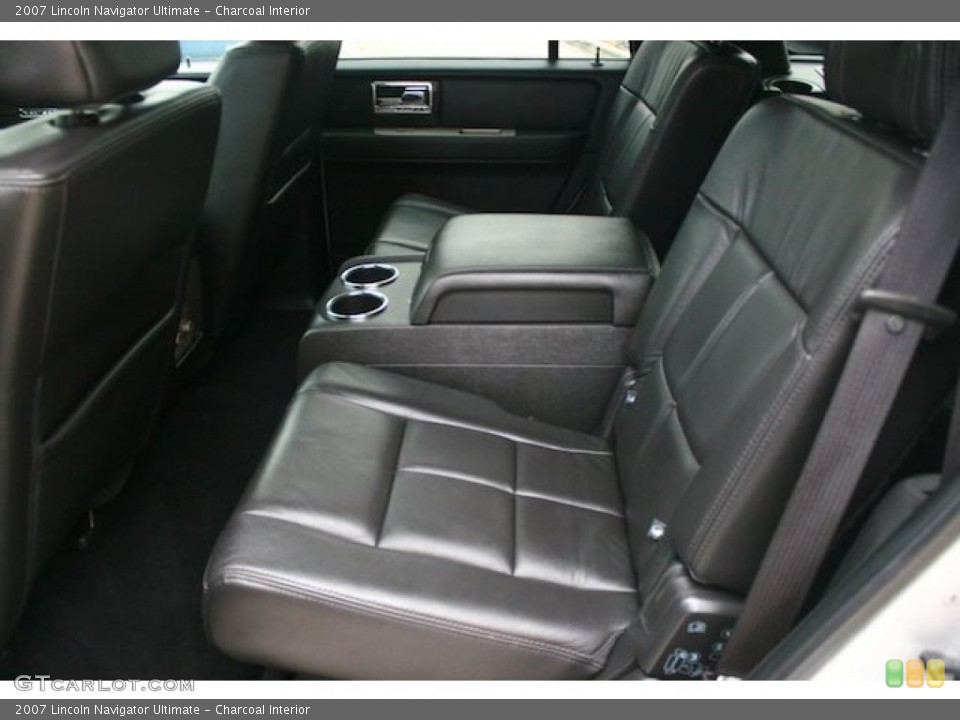Charcoal Interior Photo for the 2007 Lincoln Navigator Ultimate #46652774