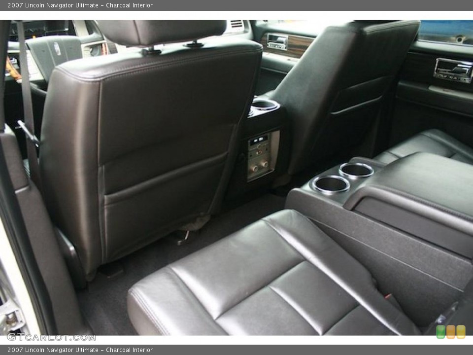 Charcoal Interior Photo for the 2007 Lincoln Navigator Ultimate #46652825