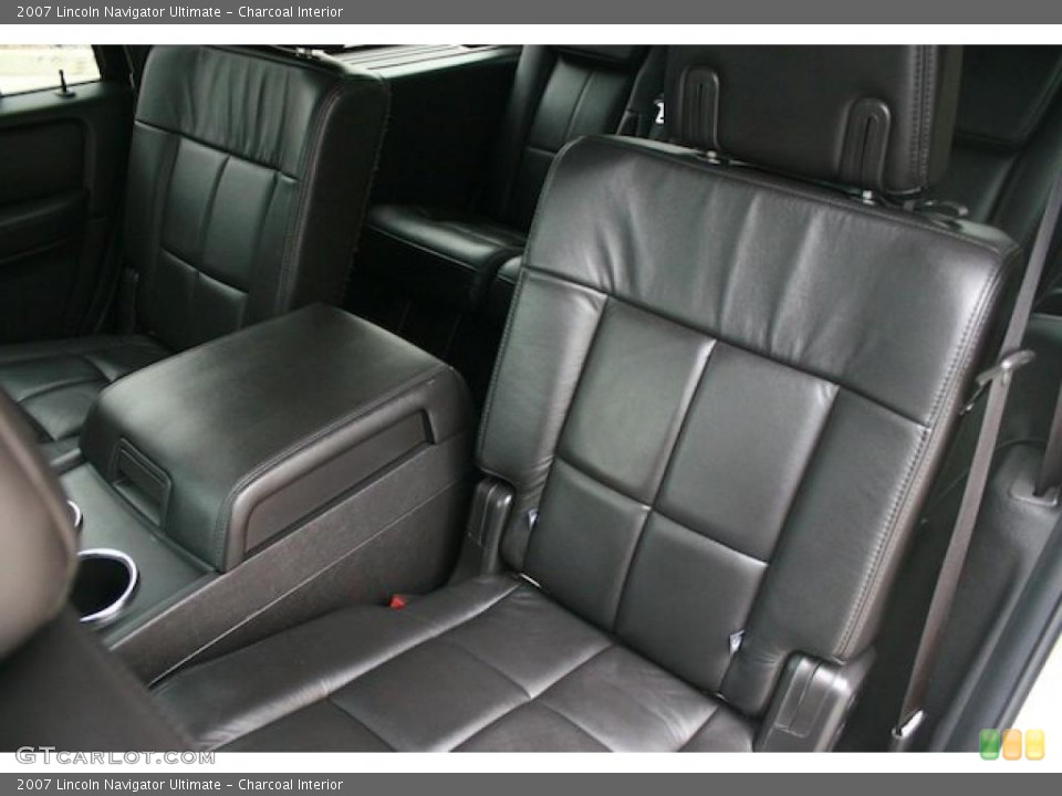 Charcoal Interior Photo for the 2007 Lincoln Navigator Ultimate #46652831