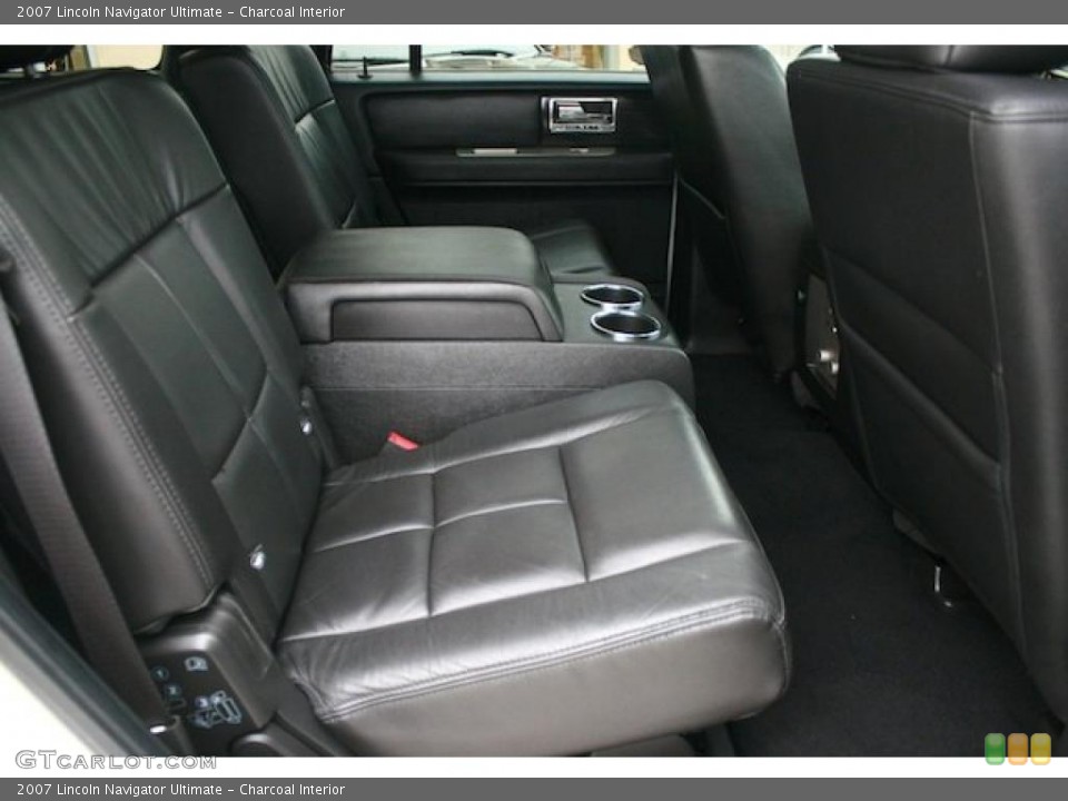 Charcoal Interior Photo for the 2007 Lincoln Navigator Ultimate #46652843