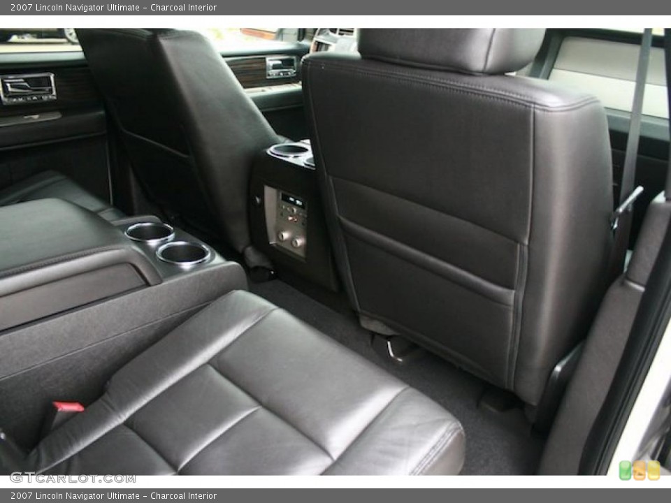 Charcoal Interior Photo for the 2007 Lincoln Navigator Ultimate #46652846