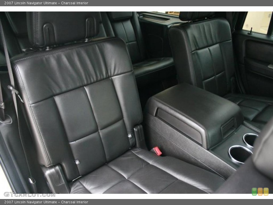 Charcoal Interior Photo for the 2007 Lincoln Navigator Ultimate #46652849