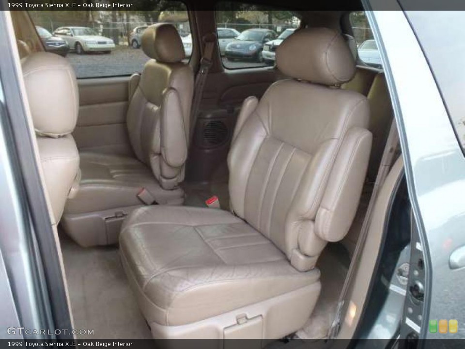 Oak Beige Interior Photo for the 1999 Toyota Sienna XLE #46655054