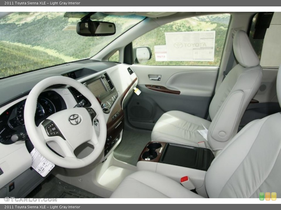 Light Gray Interior Photo for the 2011 Toyota Sienna XLE #46660514