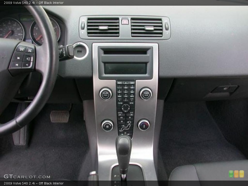 Off Black Interior Controls for the 2009 Volvo S40 2.4i #46662497