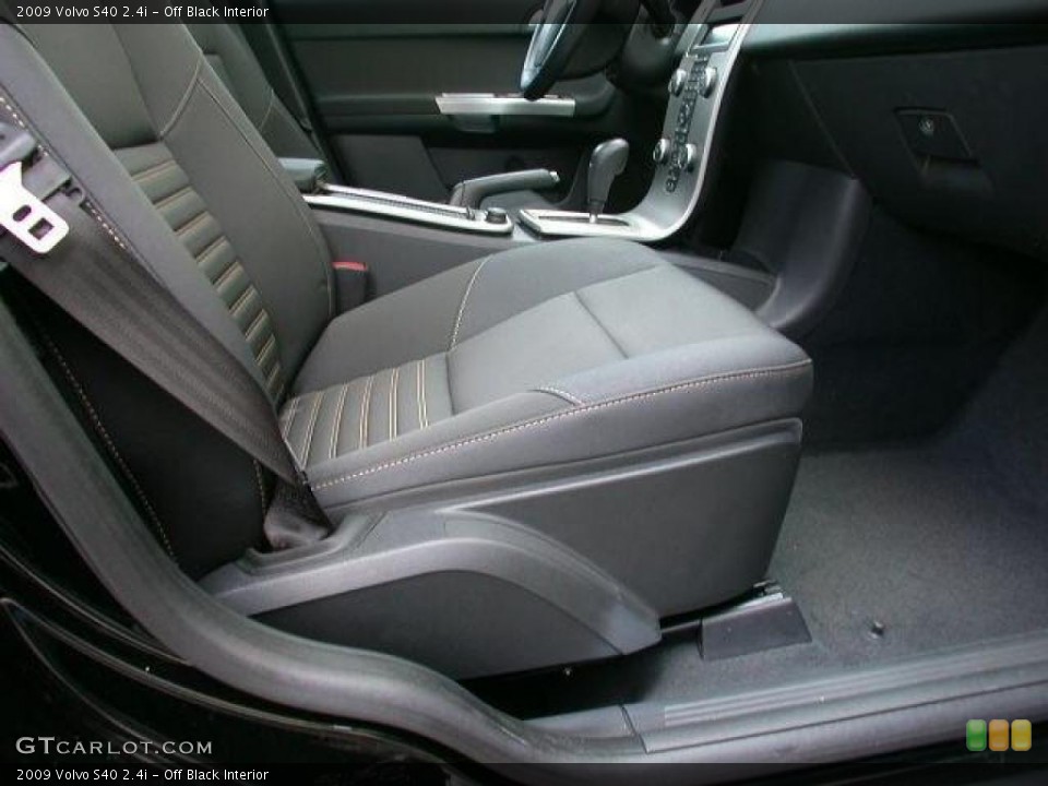 Off Black Interior Photo for the 2009 Volvo S40 2.4i #46662518