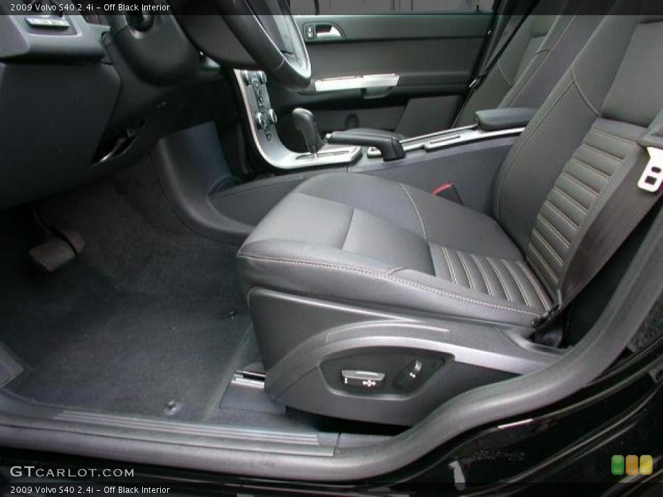 Off Black Interior Photo for the 2009 Volvo S40 2.4i #46662530
