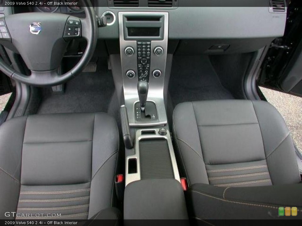 Off Black Interior Photo for the 2009 Volvo S40 2.4i #46662590