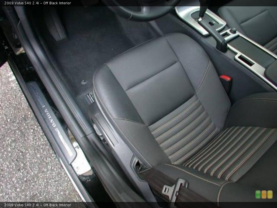 Off Black Interior Photo for the 2009 Volvo S40 2.4i #46662701