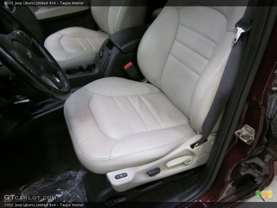 Taupe Interior Photo for the 2002 Jeep Liberty Limited 4x4 #46676390